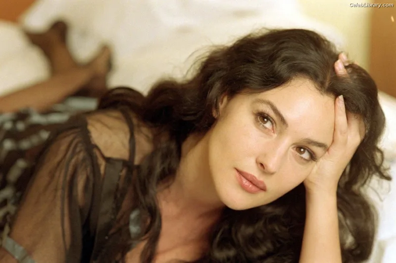 Monica Bellucci photo 17 of 1320
