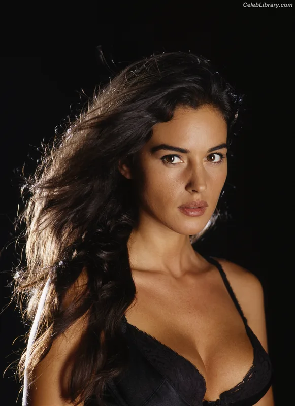 Monica Bellucci photo 22 of 1320