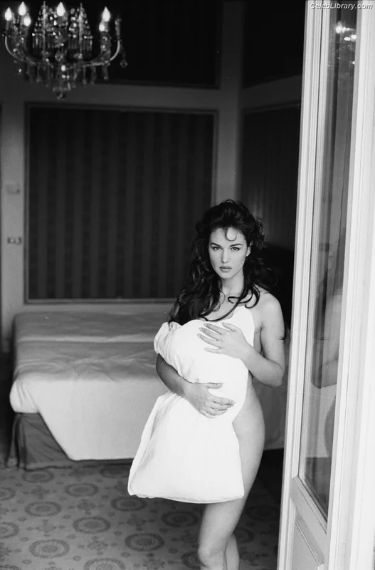 Monica Bellucci photo 23 of 1320