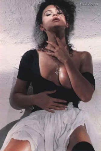Monica Bellucci photo 14 of 1320