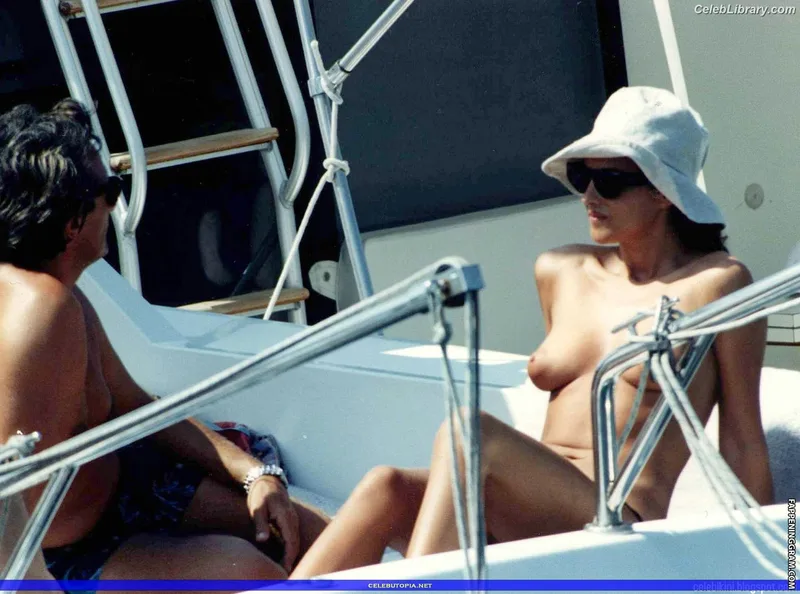 Monica Bellucci photo 17 of 1320