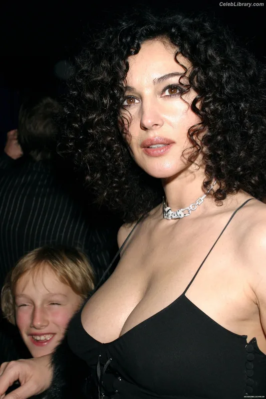 Monica Bellucci photo 2 of 1320