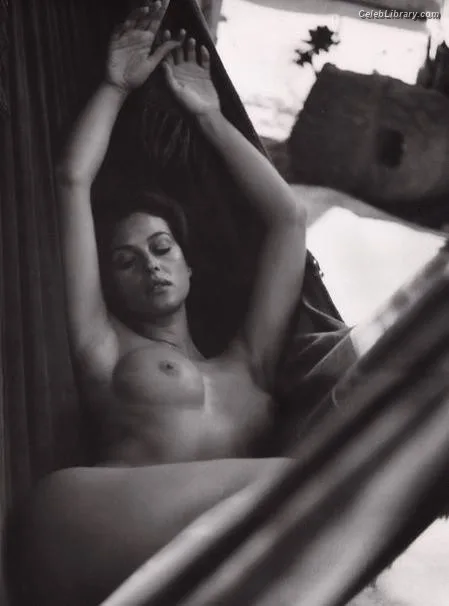 Monica Bellucci photo 19 of 1320
