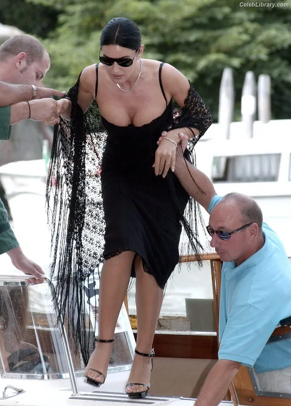 Monica Bellucci photo 3 of 1320