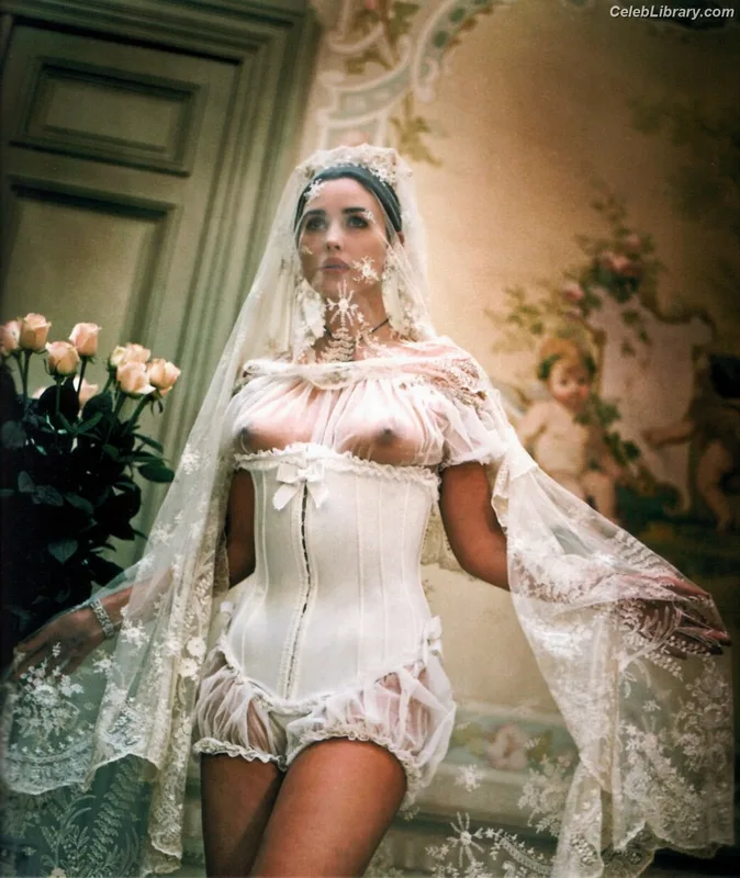 Monica Bellucci photo 3 of 1320