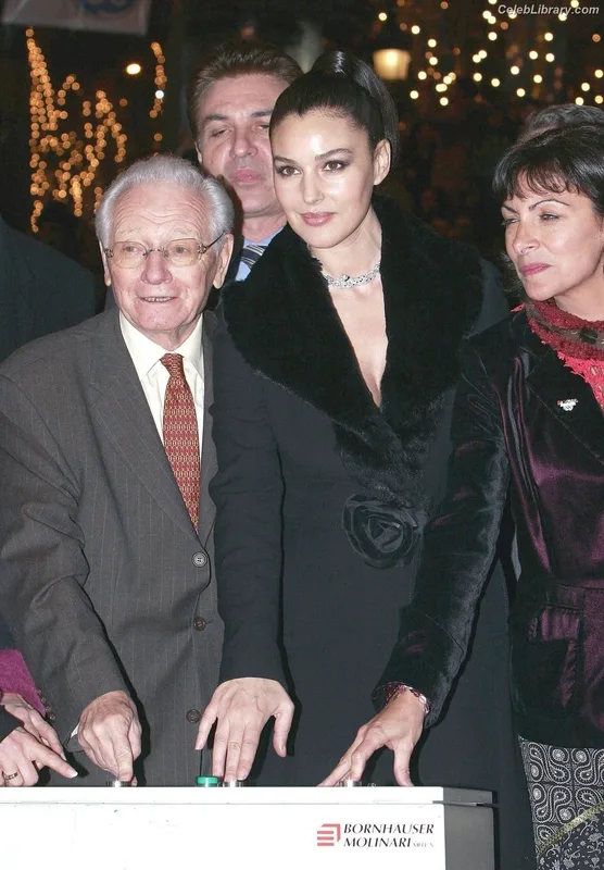 Monica Bellucci photo 23 of 1320