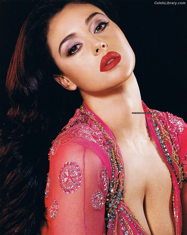 Monica Bellucci photo 19 of 1320