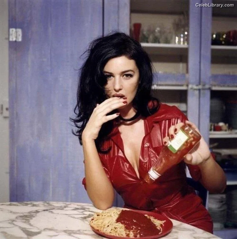 Monica Bellucci photo 13 of 1320