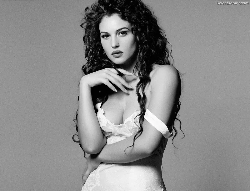 Monica Bellucci photo 23 of 1320