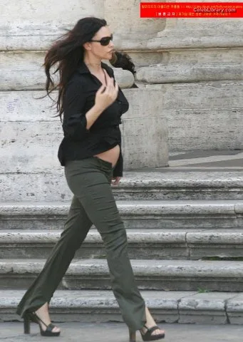 Monica Bellucci photo 18 of 1320