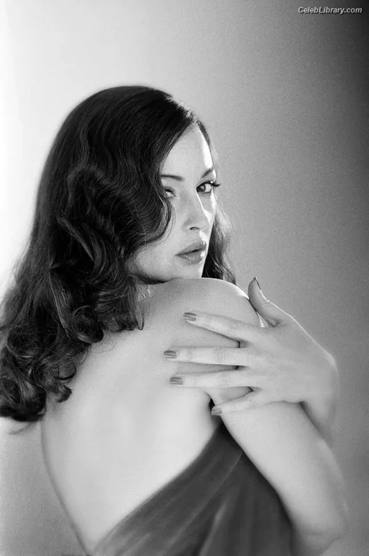 Monica Bellucci photo 3 of 1320