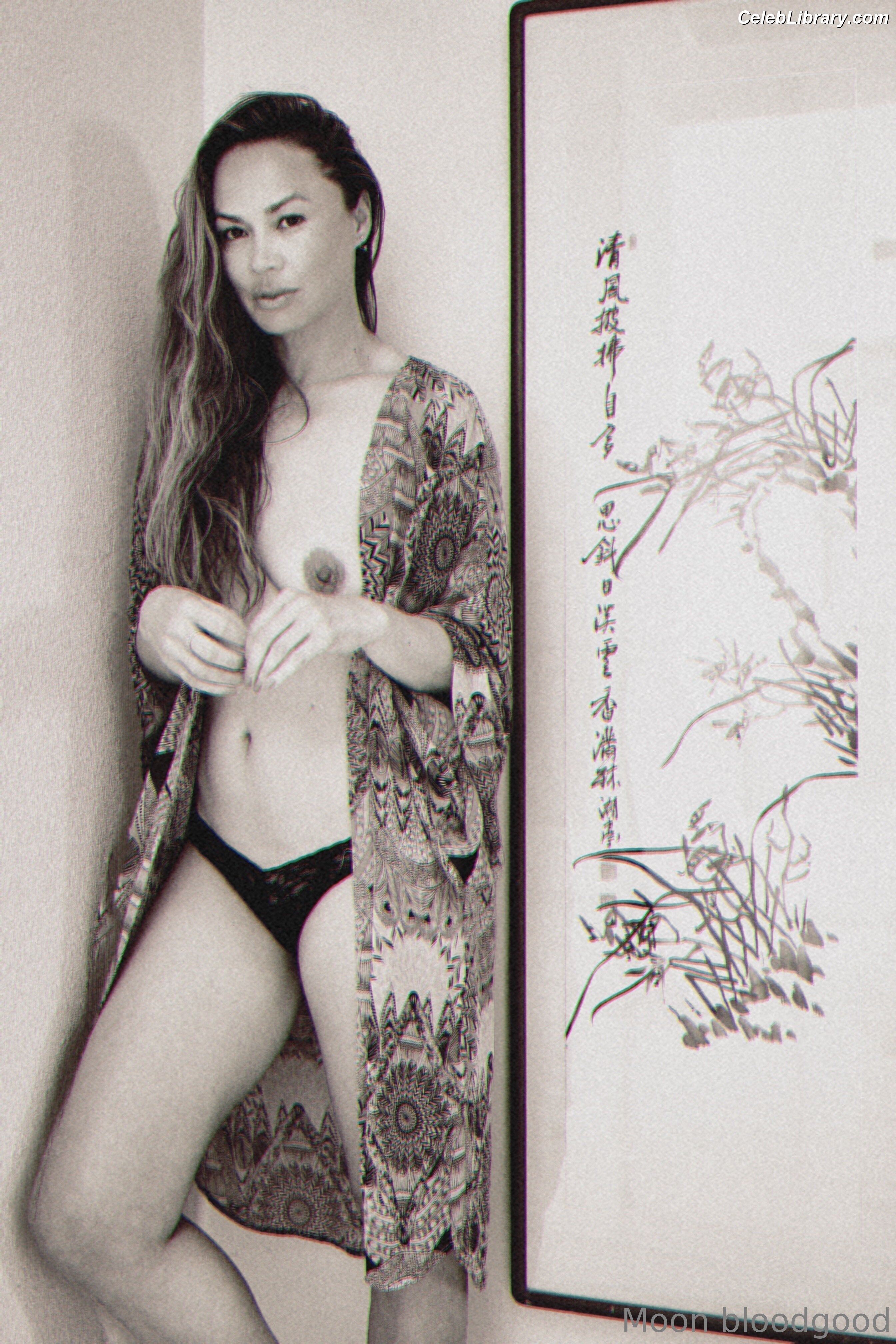 Moon Bloodgood photo 2 of 357