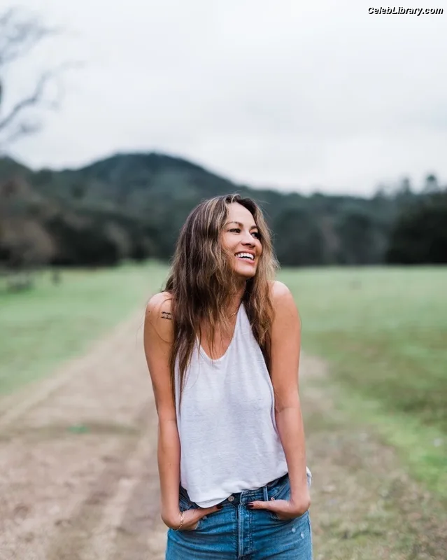 Moon Bloodgood photo 1 of 357
