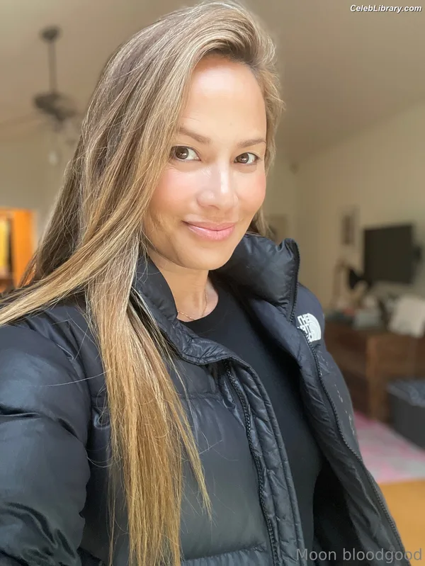 Moon Bloodgood photo 6 of 357