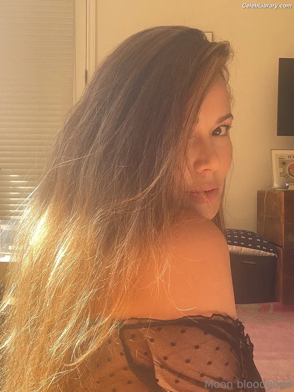 Moon Bloodgood photo 12 of 357