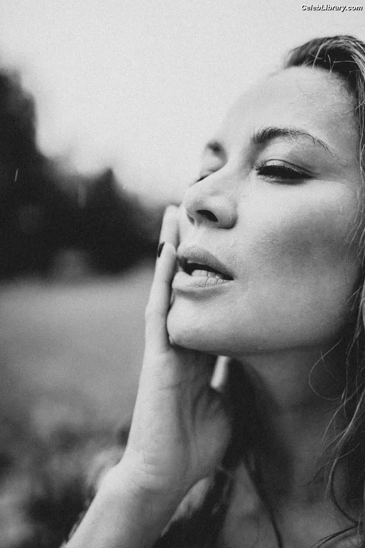 Moon Bloodgood photo 11 of 357