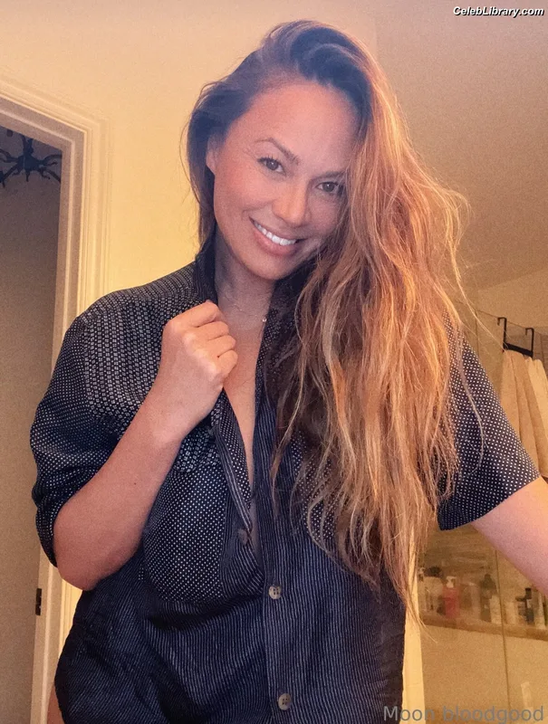 Moon Bloodgood photo 23 of 357