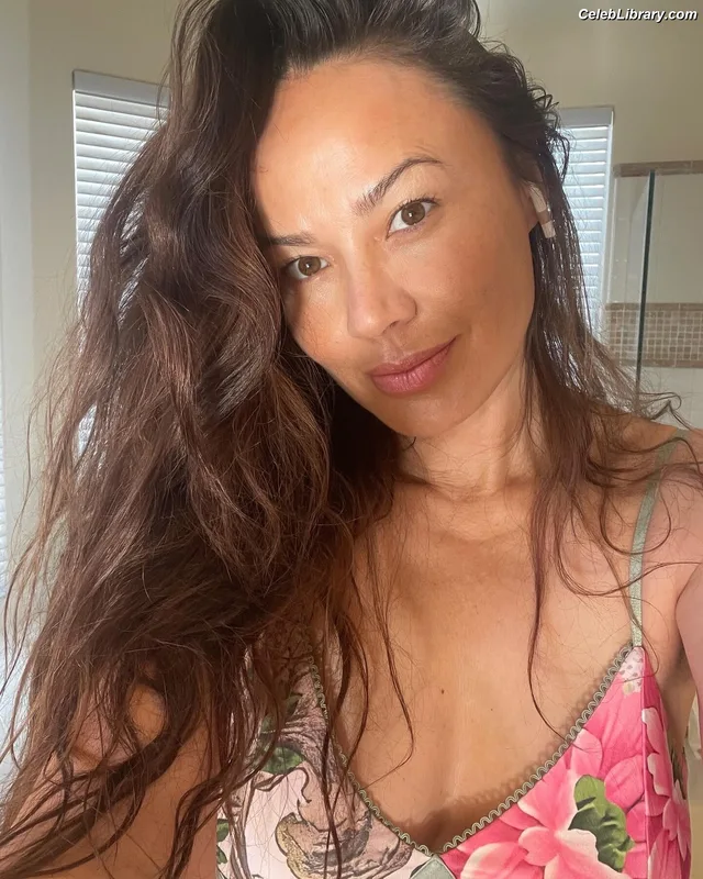 Moon Bloodgood photo 10 of 357