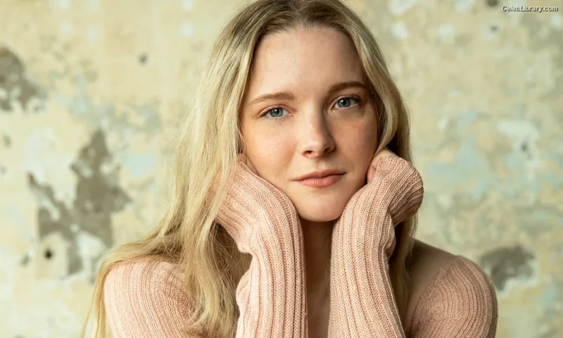 Morfydd Clark photo 21 of 73