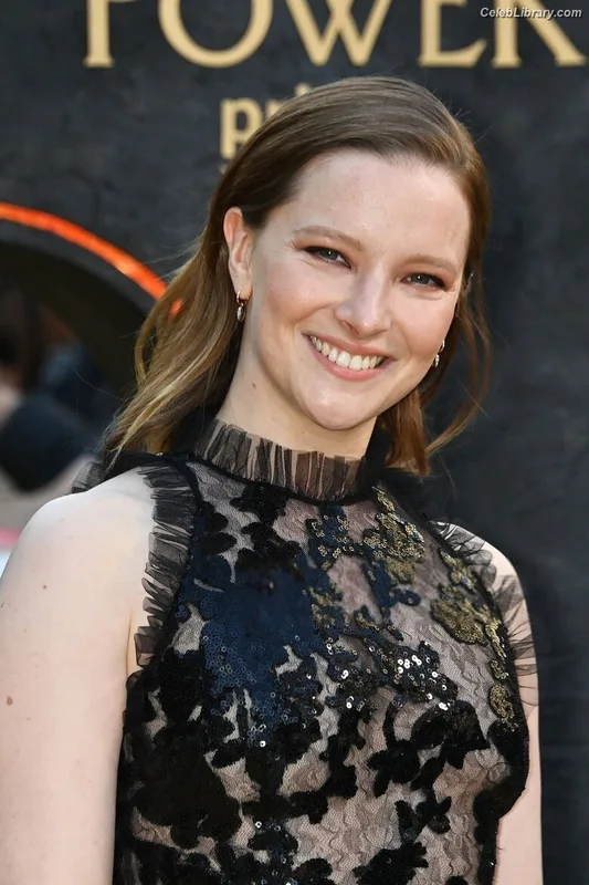 Morfydd Clark photo 12 of 73