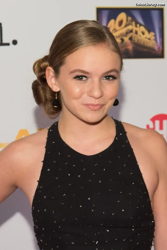 Morgan Saylor photo 11 of 14