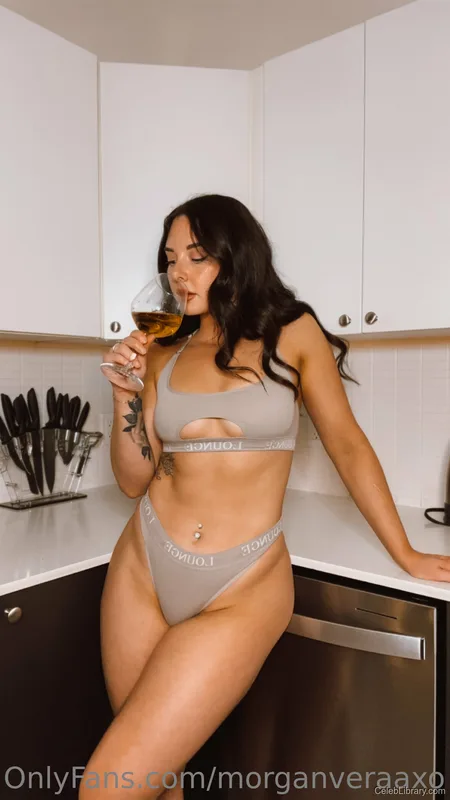 Morgan Vera photo 1 of 869
