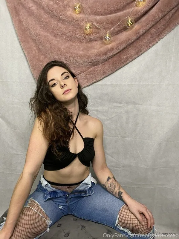 Morgan Vera photo 3 of 869