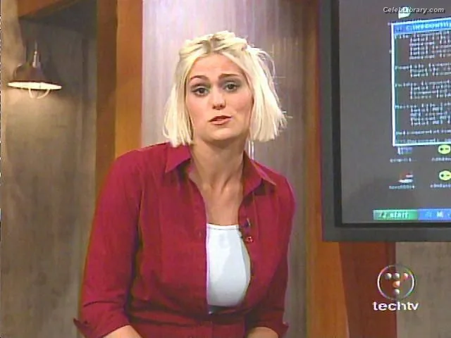 Morgan Webb photo 3 of 35