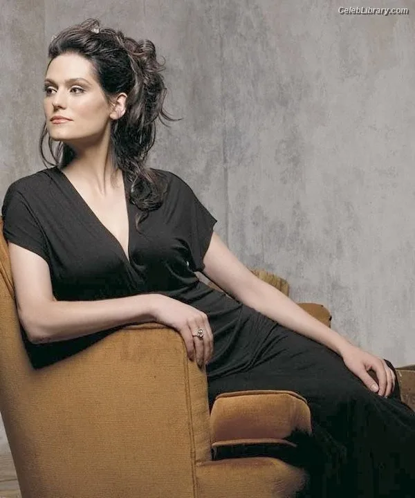 Morgan Webb photo 11 of 35