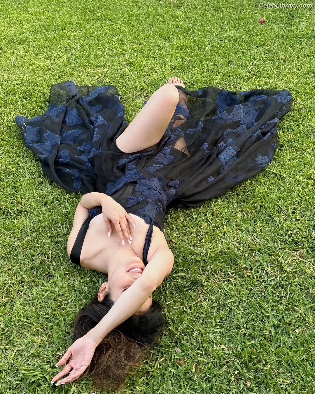 Mouni Roy photo 22 of 95