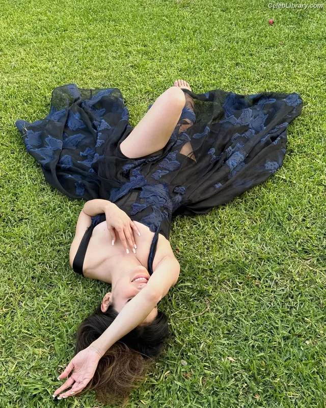 Mouni Roy photo 22 of 95