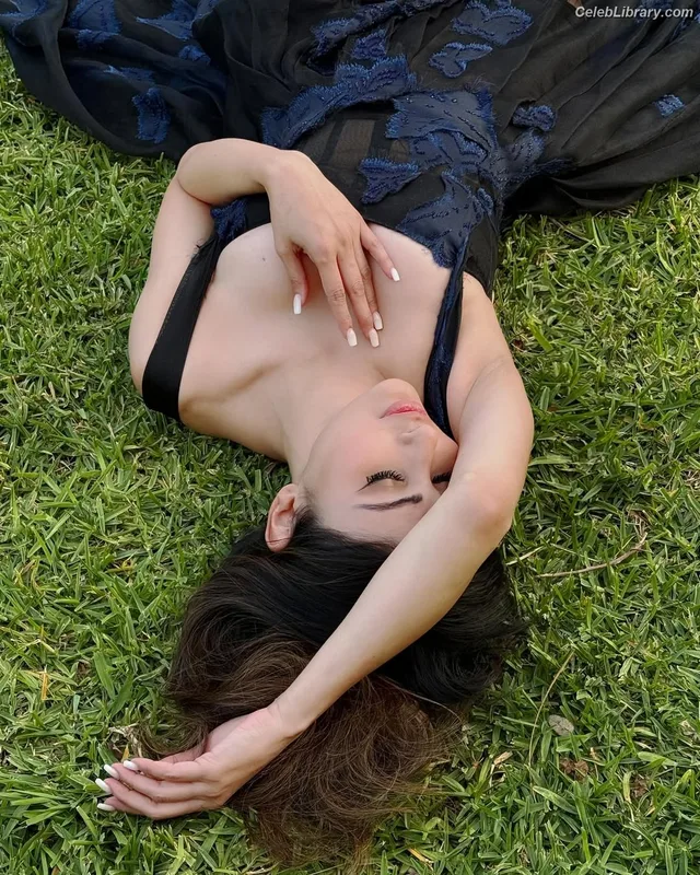 Mouni Roy photo 3 of 95