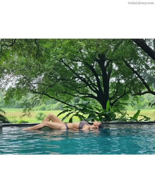 Mouni Roy photo 5 of 95