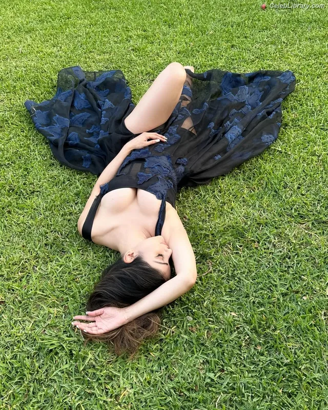 Mouni Roy photo 18 of 95