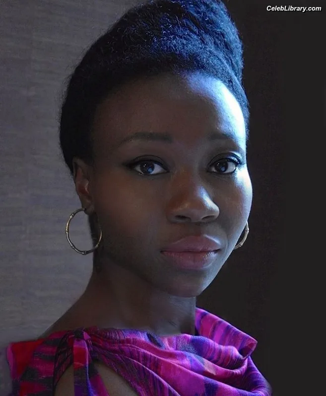 Muna Otaru photo 1 of 12