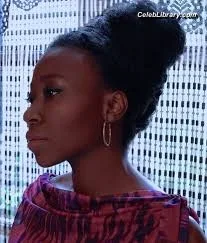 Muna Otaru photo 3 of 12