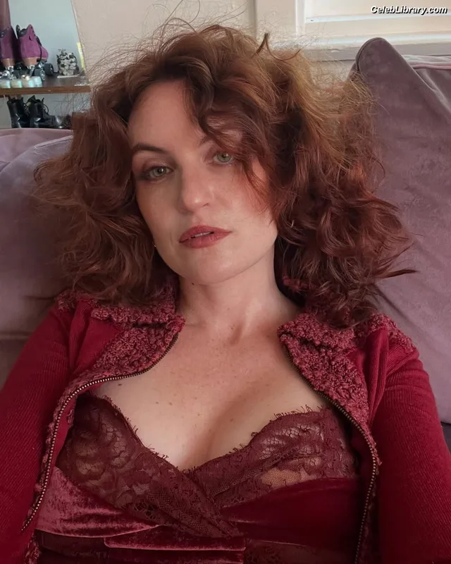 MUNA photo 1 of 75