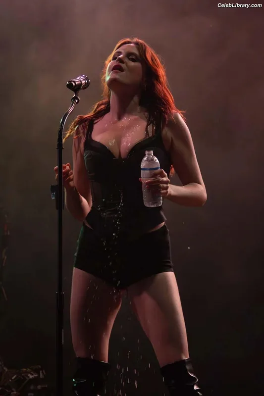 MUNA photo 11 of 75