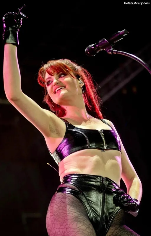 MUNA photo 18 of 75