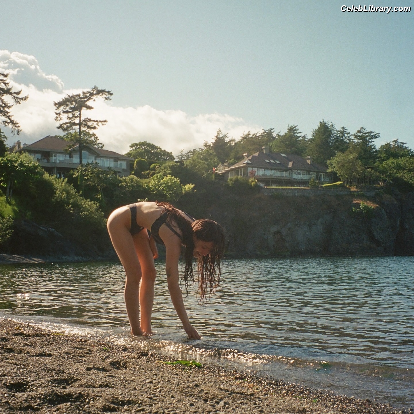 Mya Lowe photo 14 of 50