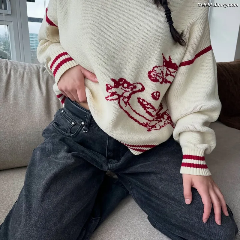 Mya Lowe photo 9 of 50