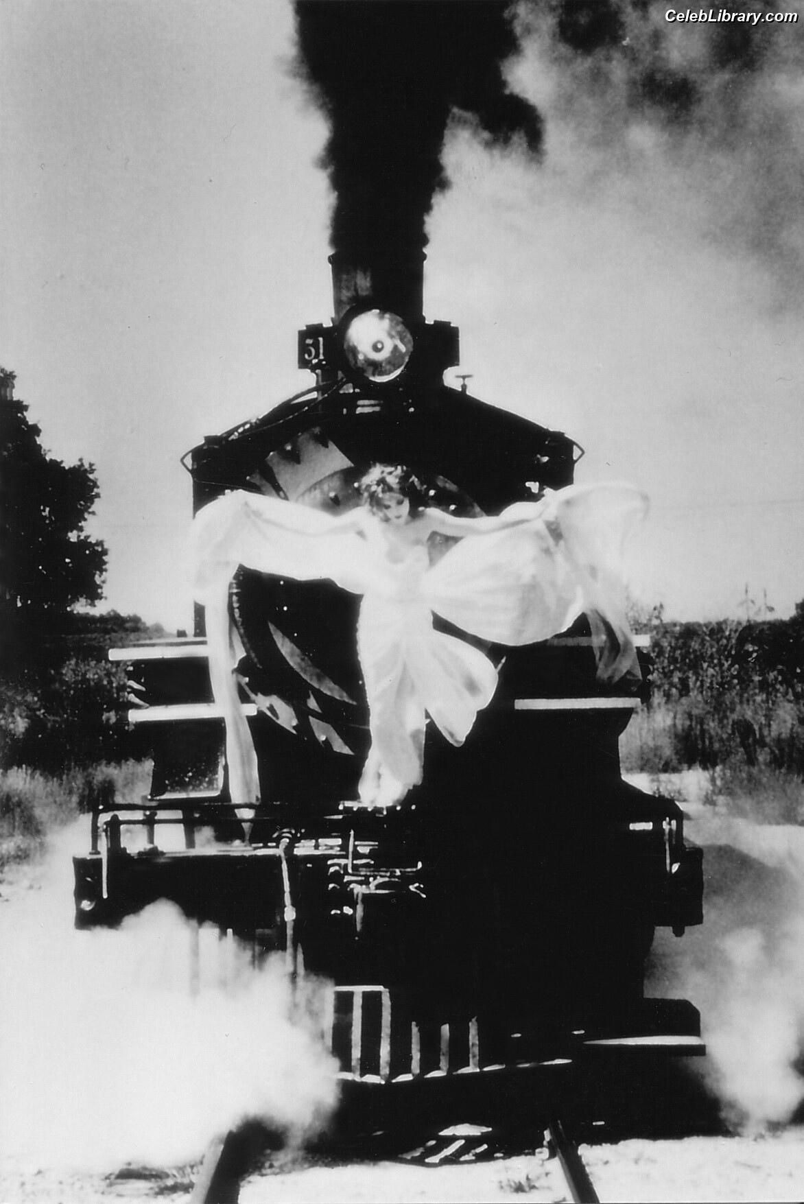 Mylène Farmer photo 14 of 171