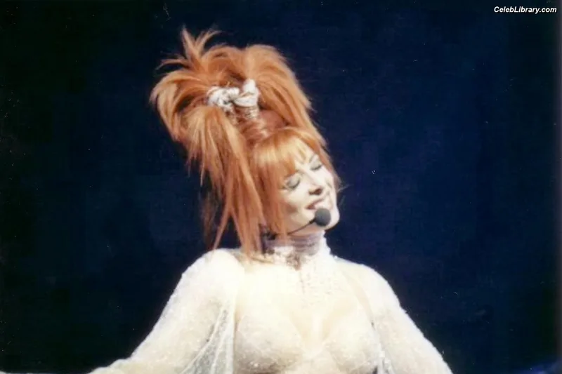 Mylène Farmer photo 10 of 171