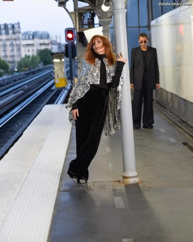 Mylène Farmer photo 16 of 171
