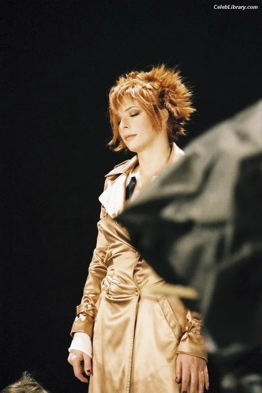 Mylène Farmer photo 8 of 171