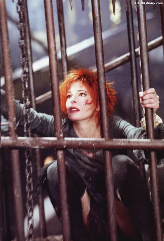 Mylène Farmer photo 1 of 171