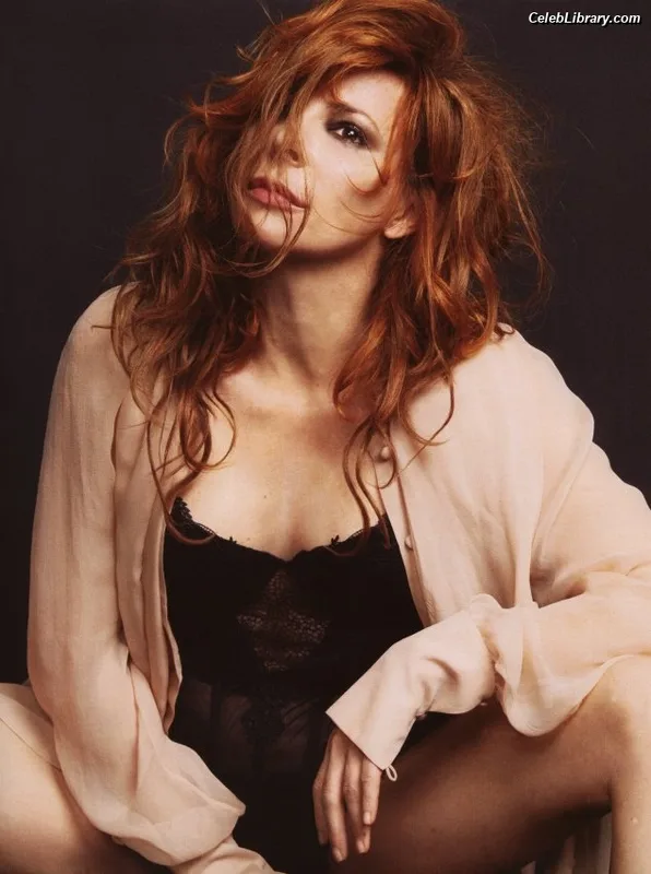 Mylène Farmer photo 15 of 171