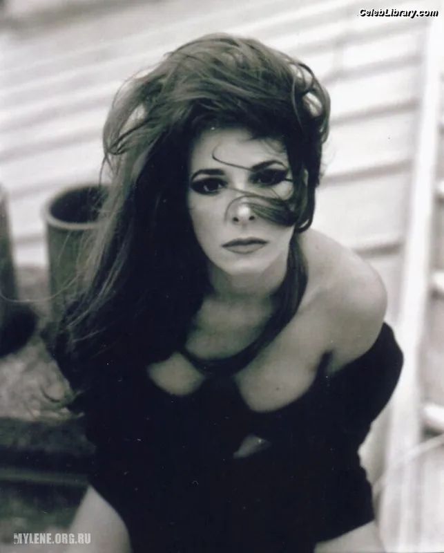 Mylène Farmer photo 2 of 171