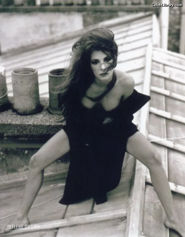 Mylène Farmer photo 4 of 171