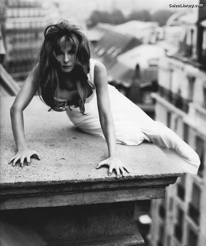 Mylène Farmer photo 3 of 171